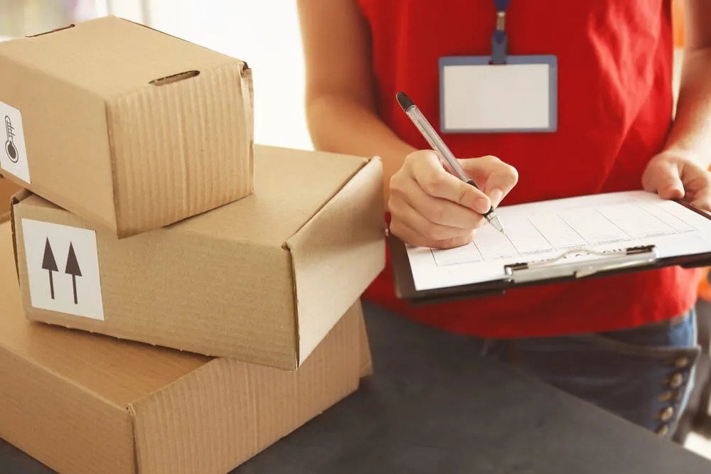 Courier Company vs. Carrier: Which One Should You Choose?